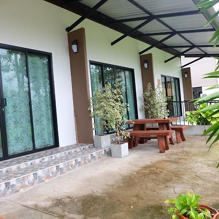 The Win Hotel Bang Saphan Exterior photo