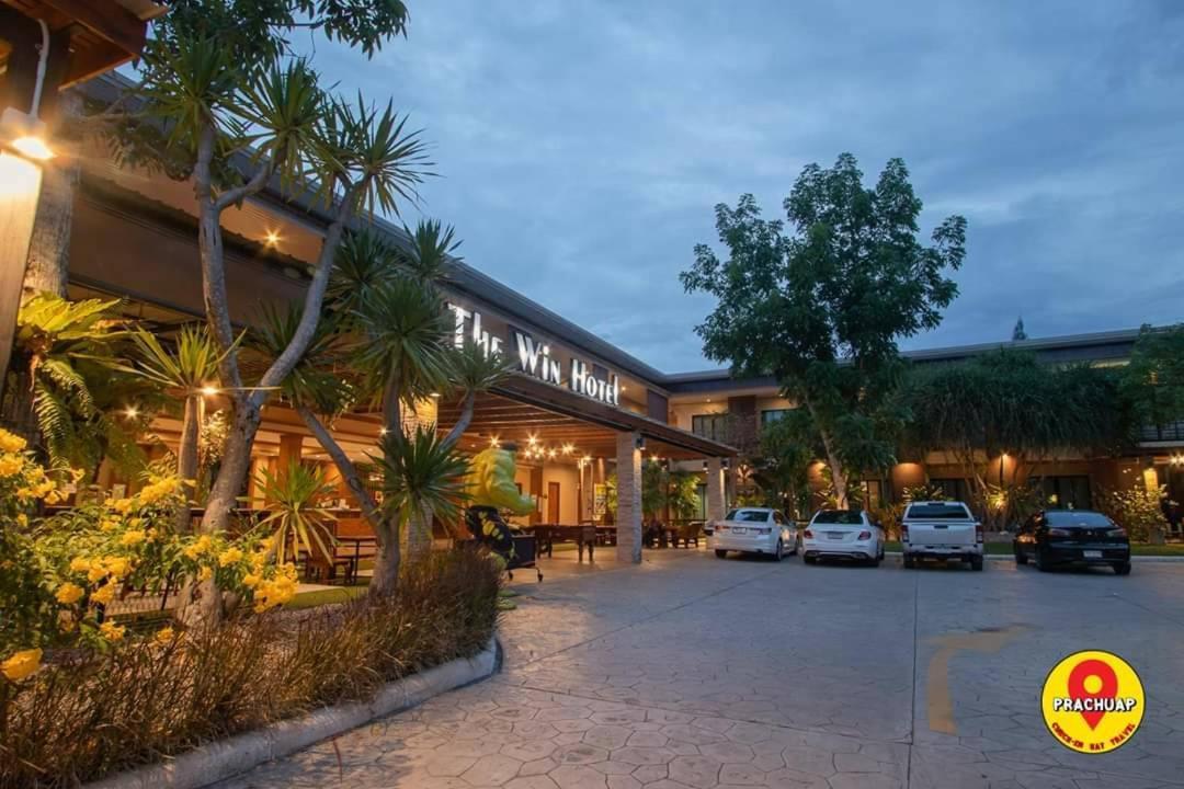 The Win Hotel Bang Saphan Exterior photo