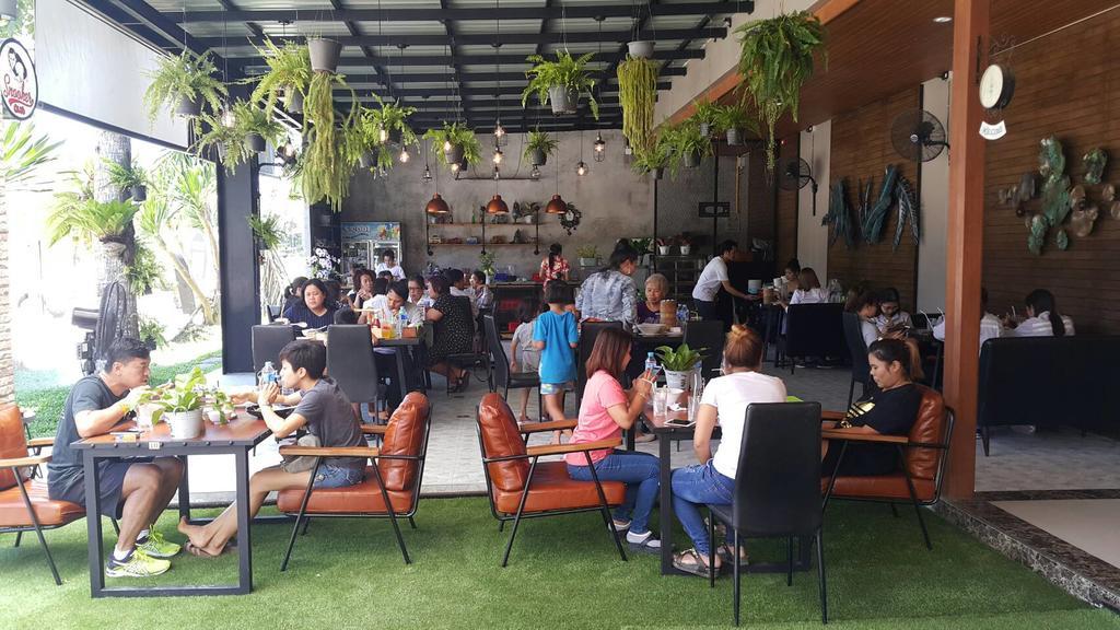 The Win Hotel Bang Saphan Exterior photo