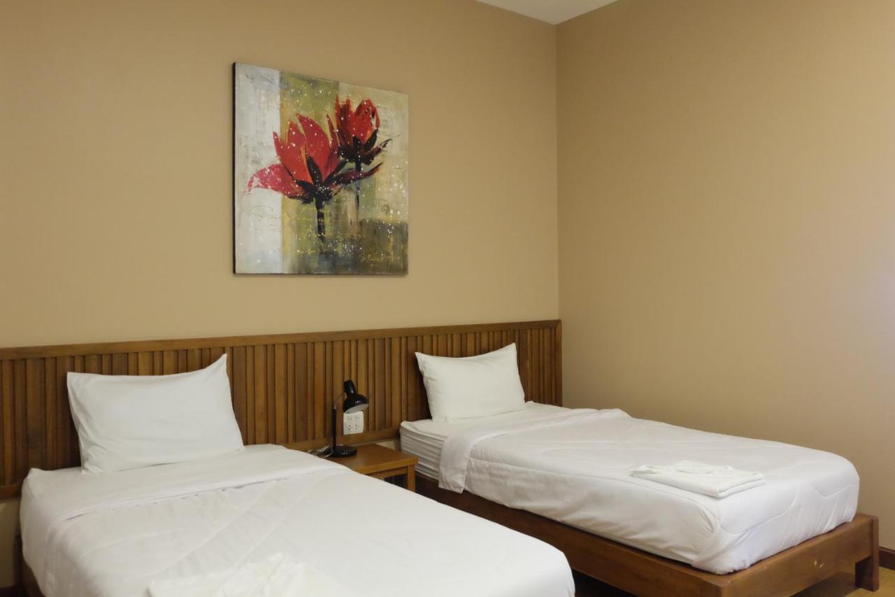The Win Hotel Bang Saphan Exterior photo